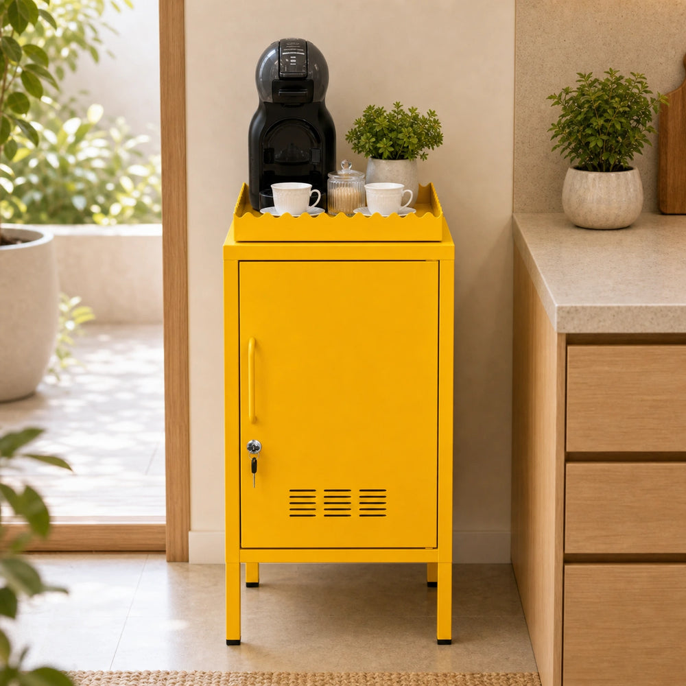 Kit armario de aco Amarelo com bandeja LockStock em ambiente cozinha cafe