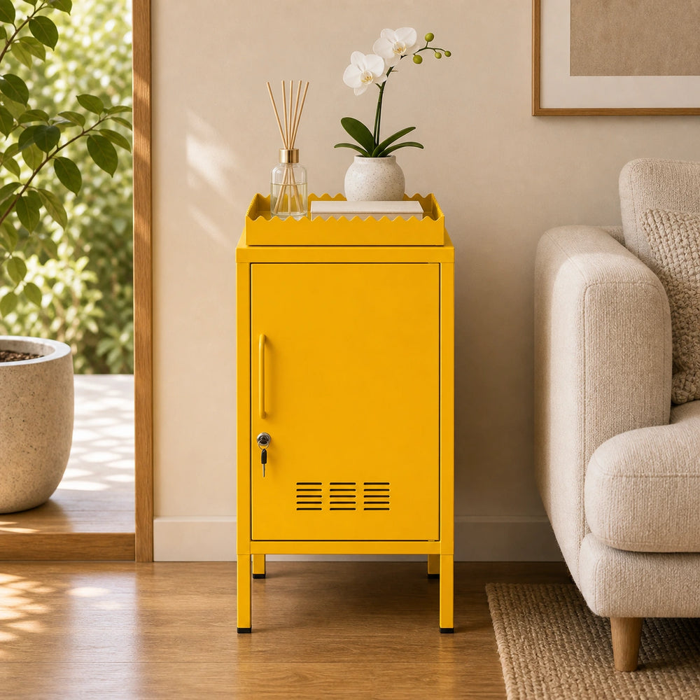 Kit armario de aco Amarelo com bandeja LockStock em foto editorial premium
