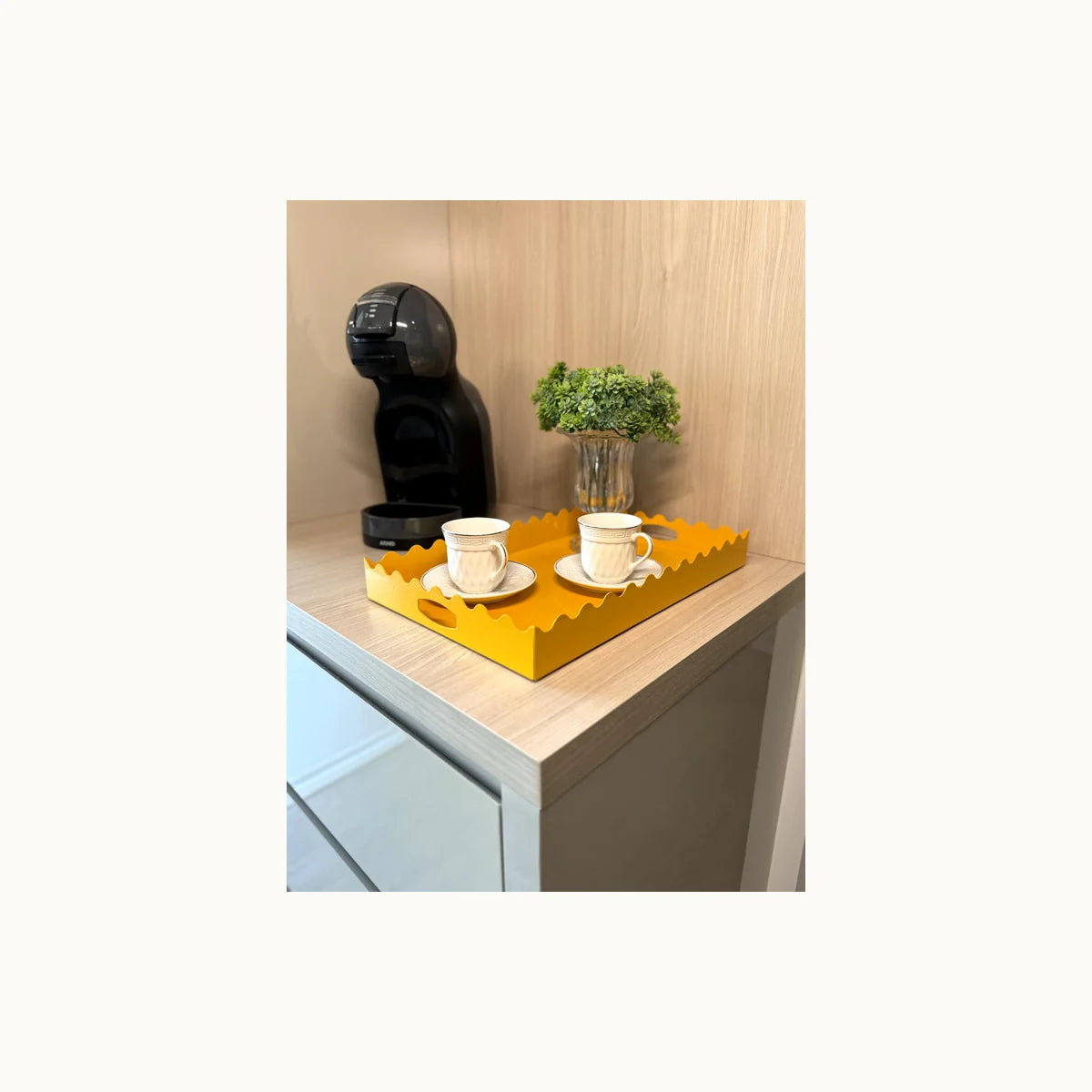 Bandeja decorativa de aço LockStock cores variadas em fundo branco